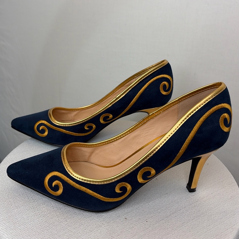 Ashro Navy Blue Suede Pointed Toe Pumps women’s Size 9 Gold Embroidery(B106)”✨
